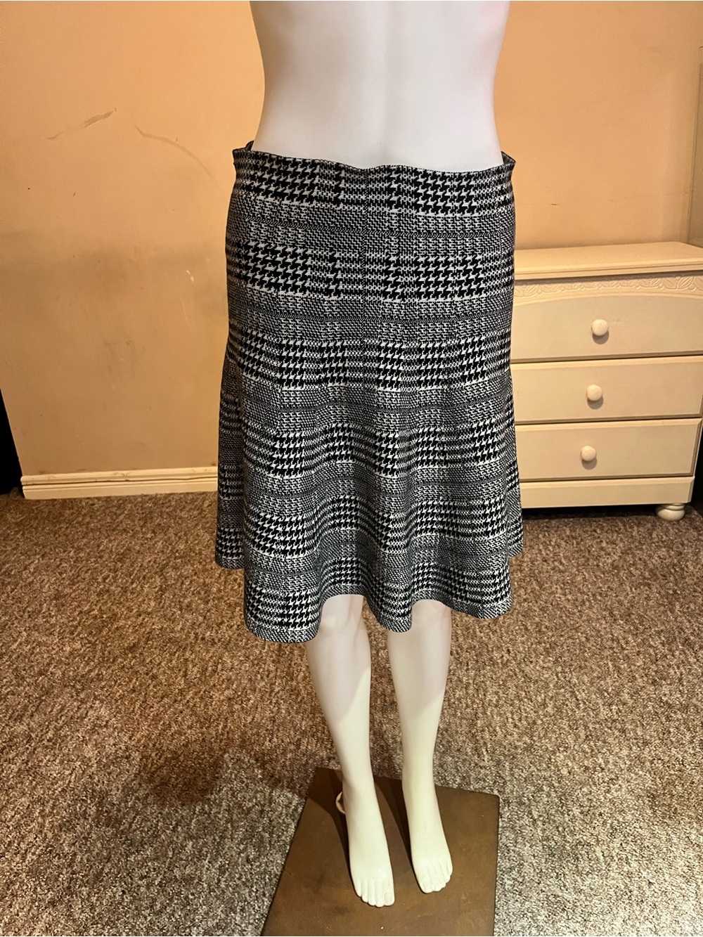 Max Studio Black & White Houndstooth Circle Skirt